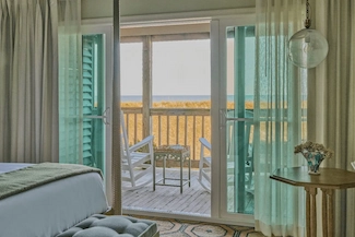 Balcony of the room with two wooden hammocks, perfect for enjoying the beautiful sea views.